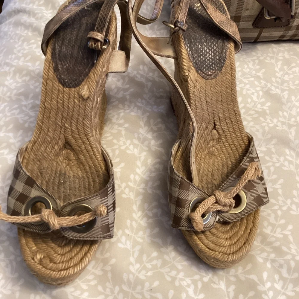 Burberry hand bag and espadrilles - Picture 2 of 6